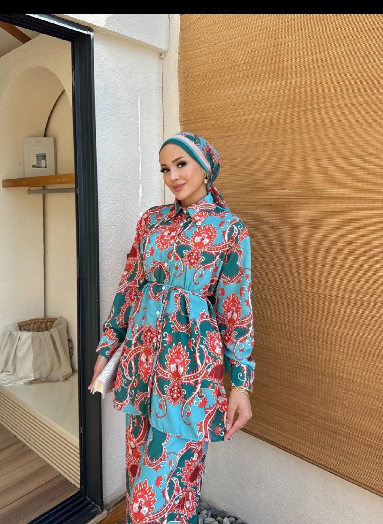Long tunic with front buttons and a flattering cinched waist